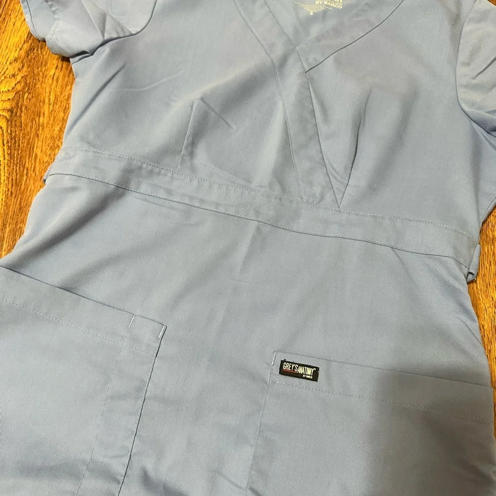 Classic Grey’s Anatomy Scrubs - Picture 4 of 11